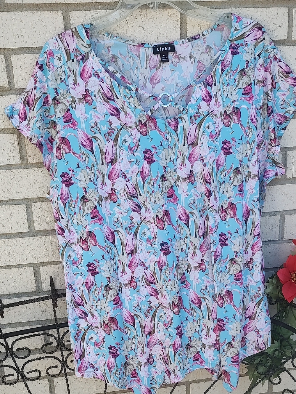 Link Pastel Blue Floral Short Sleeve Blouse with Ring Detail - Picture 3 of 9
